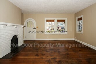 5440 Carrollton Ave in Indianapolis, IN - Building Photo - Building Photo
