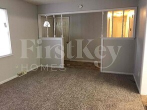 112 SE Westminister Rd in Blue Springs, MO - Foto de edificio - Building Photo