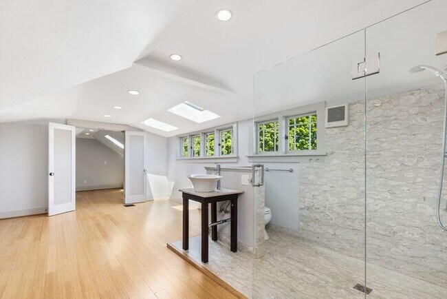 3015 E Yesler Wy in Seattle, WA - Building Photo - Building Photo