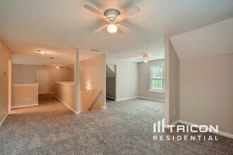930 Willow Hollow Dr in Dacula, GA - Foto de edificio - Building Photo