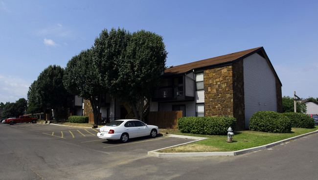 Phoenix Village Apartments in Muskogee, OK - Foto de edificio - Building Photo