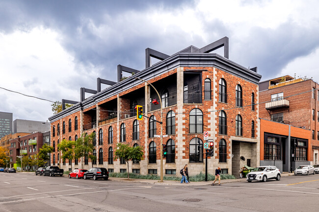 Le Oxford in Montréal, QC - Building Photo - Primary Photo