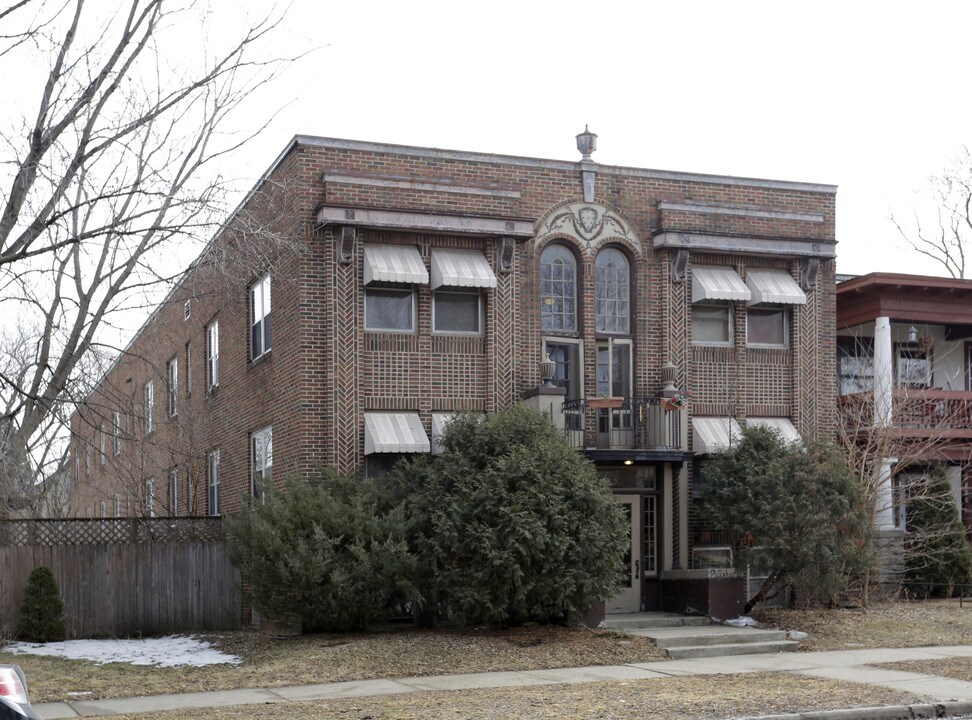 2621 Pillsbury Ave in Minneapolis, MN - Building Photo