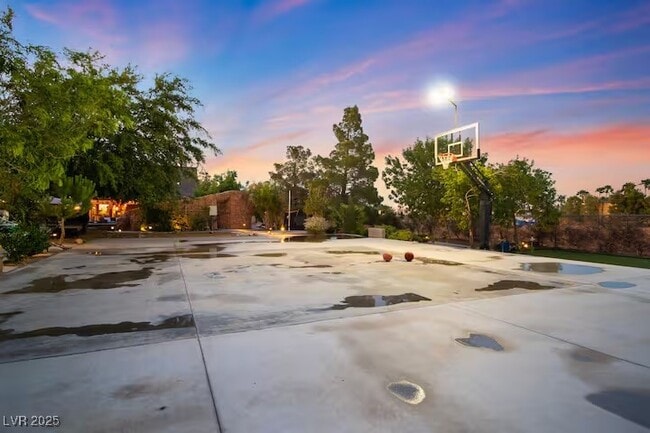 property at 8465 W Wigwam Ave