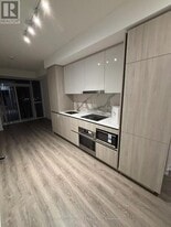 8 Interchange Wy in Vaughan, ON - Building Photo