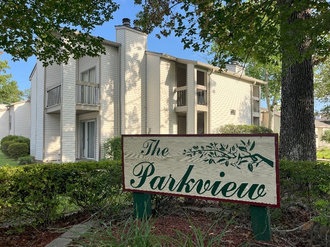 104 Parkview Blvd