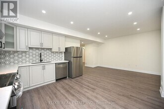 46 Mevira Gardens in Oakville, ON - Building Photo - Building Photo