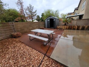 6213 Capehart Falls St in North Las Vegas, NV - Foto de edificio - Building Photo