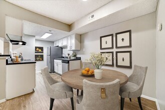 Peaks at Universal City in Universal City, TX - Building Photo - Building Photo