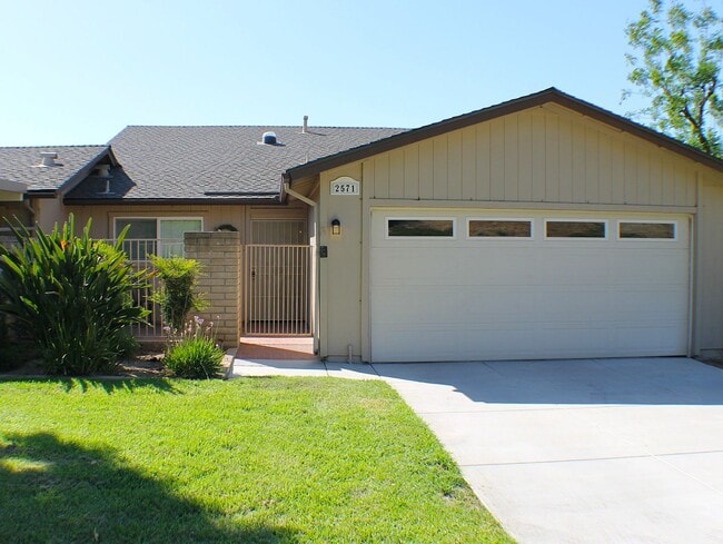 2571 Laramie Rd in Riverside, CA - Building Photo - Building Photo