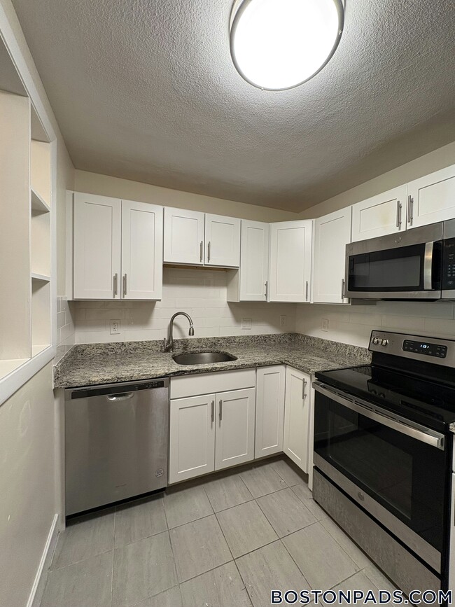 264 Grove St in Newton, MA - Building Photo - Building Photo