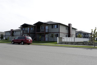 Mundy Park Apartments in High River, AB - Building Photo - Building Photo