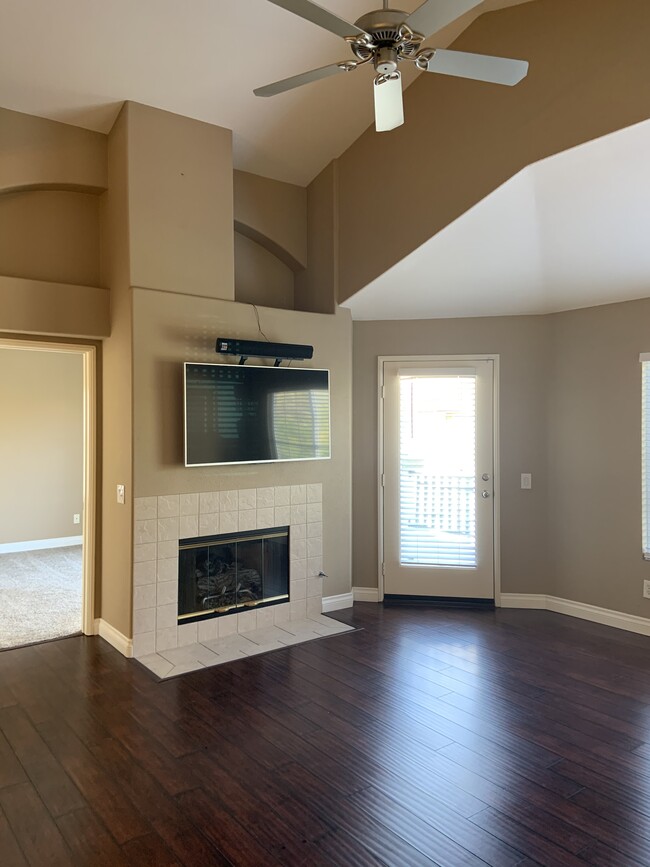 16938 Robins Nest Way, Unit Upgraded 2 Bedroom Condo in San Diego, CA - Building Photo - Building Photo