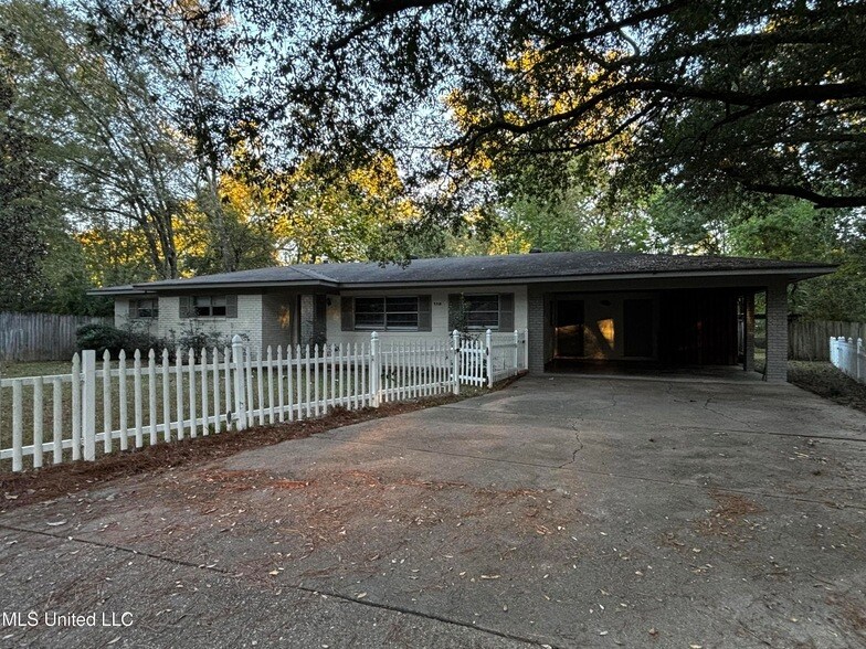 5318 Venetian Way in Jackson, MS - Foto de edificio