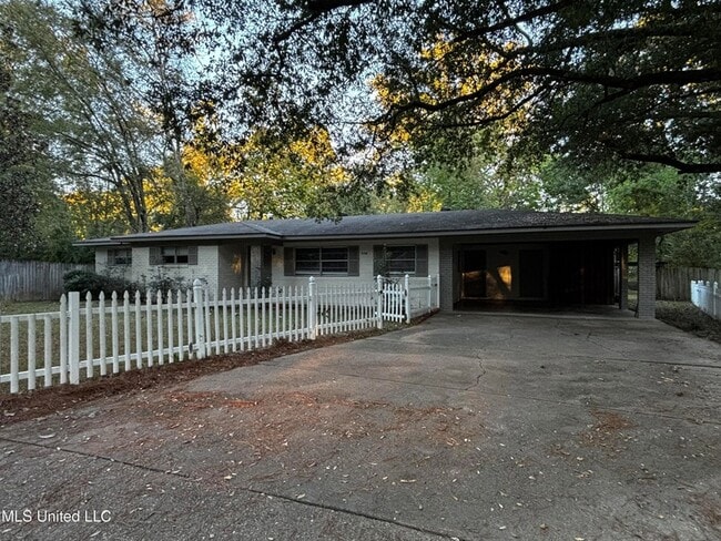 property at 5318 Venetian Way