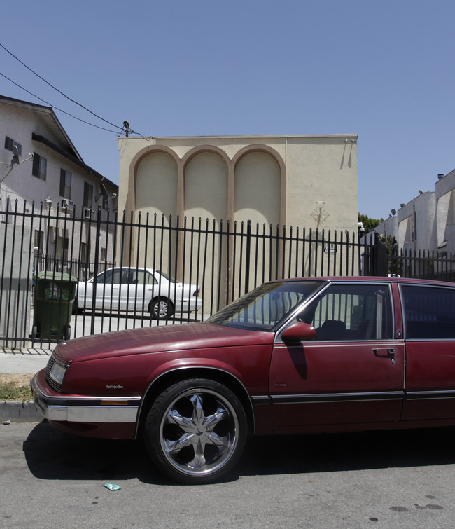 6042 Hazelhurst Pl in North Hollywood, CA - Building Photo - Building Photo