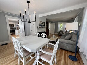 11 Pine Hill Rd S in Cape Neddick, ME - Building Photo - Building Photo