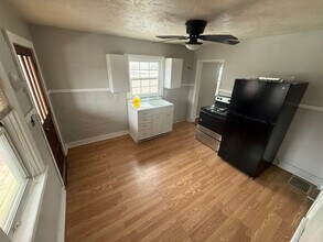 127 May St, Unit Apt B in Yukon, PA - Building Photo - Building Photo