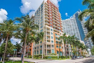 2000 N Bayshore Dr, Unit 1406 in Miami, FL - Building Photo