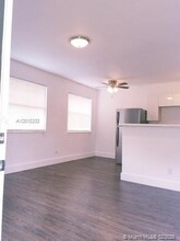 1335 SW 8th St-Unit -3 in Miami, FL - Building Photo - Building Photo