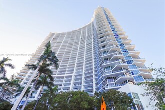 2020 N Bayshore Dr, Unit 3006 in Miami, FL - Foto de edificio - Building Photo