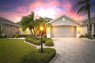 1039 Emerald Dunes Dr in Sun City Center, FL - Building Photo - Building Photo