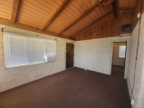 5787 Cholla Dr in Twentynine Palms, CA - Building Photo - Building Photo