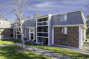 Fox Run in South Easton, MA - Building Photo