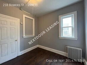 218 Bowers St in Jersey City, NJ - Building Photo - Building Photo