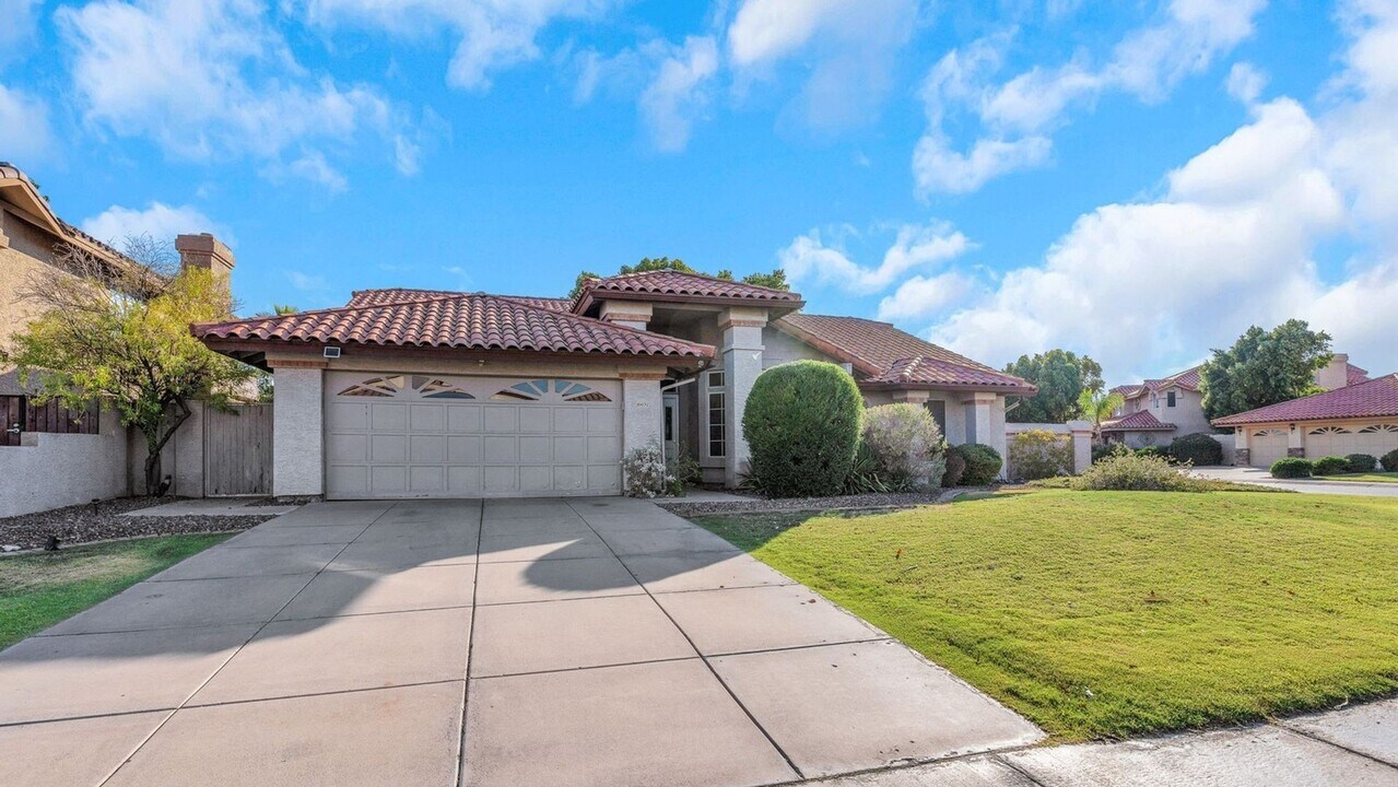 16632 S 37th Way in Phoenix, AZ - Building Photo