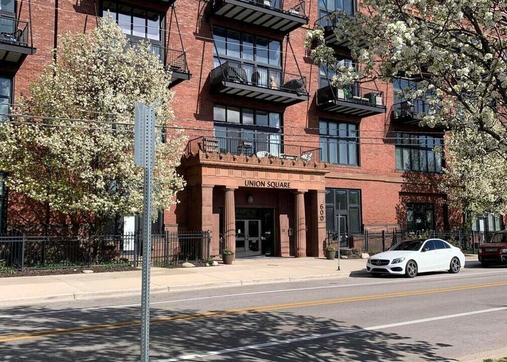 600 Broadway Ave NW, Unit Apt 229 in Grand Rapids, MI - Building Photo