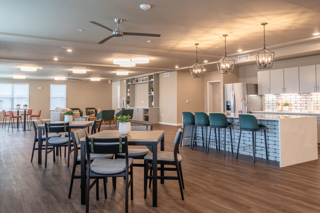 The Oleanders at Broadway in Galveston, TX - Building Photo - Interior Photo