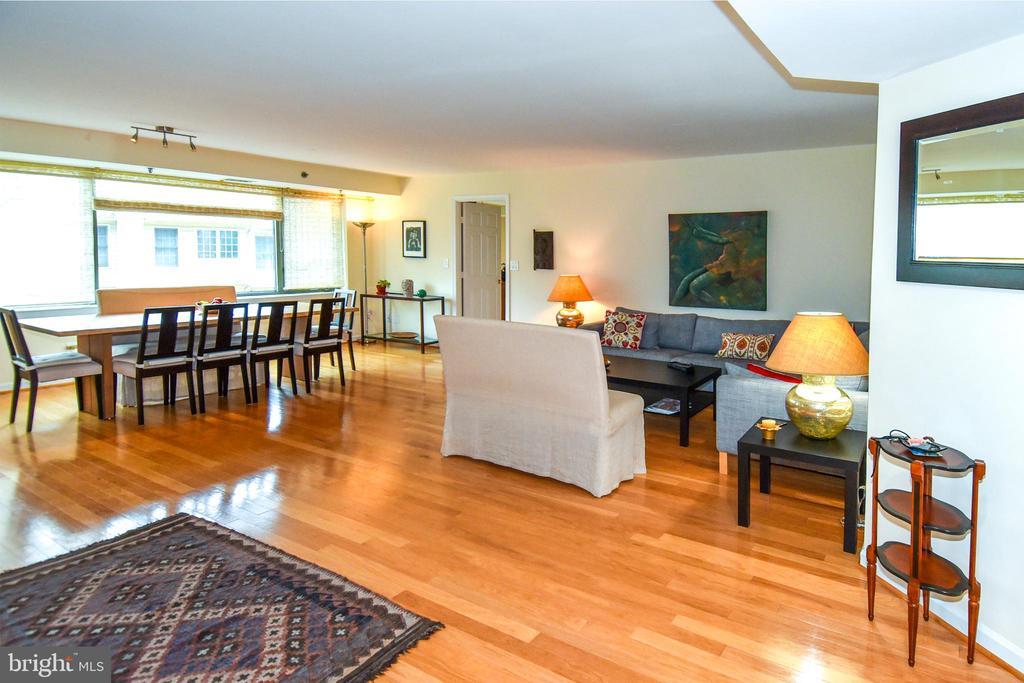 5450 Whitley Park Terrace in Bethesda, MD - Building Photo