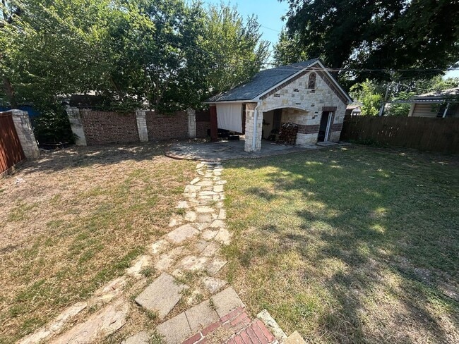 3028 Altman Dr in Irving, TX - Building Photo - Building Photo