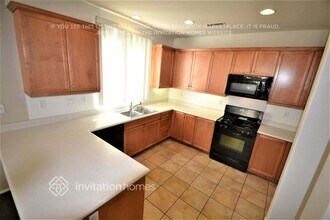 1052 E Agate Ct in Gardena, CA - Foto de edificio - Building Photo