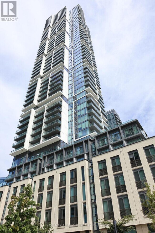 7890 Jane St in Vaughan, ON - Building Photo - Building Photo