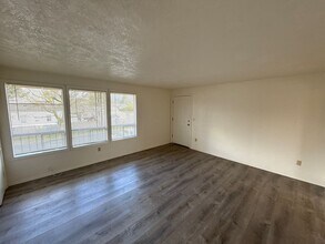 1594 Tripp St SE in Salem, OR - Building Photo - Building Photo