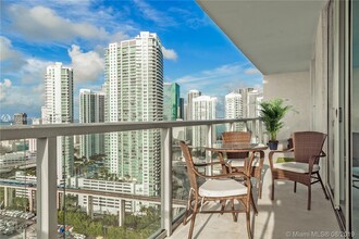 185 SW 7th St, Unit # 2901 in Miami, FL - Foto de edificio - Building Photo