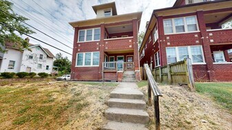978 1/2 Linwood Ave in Columbus, OH - Building Photo