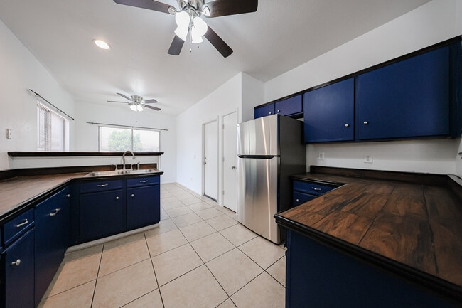619 N 70th Ave in Phoenix, AZ - Building Photo - Building Photo