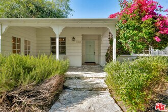 11951 Landale St in Los Angeles, CA - Building Photo - Building Photo