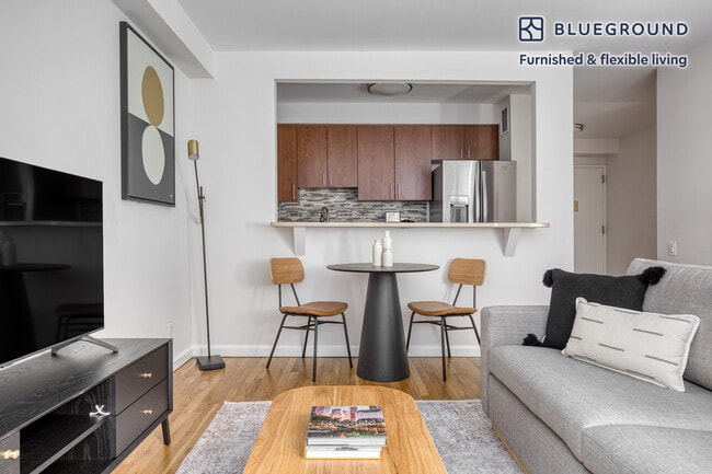 120 W 21st St in New York, NY - Building Photo - Building Photo