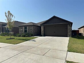 1329 Skyline Dr in Denton, TX - Building Photo - Building Photo