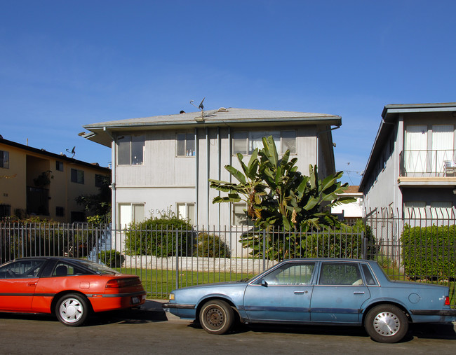 2049 S Corning St in Los Angeles, CA - Foto de edificio - Building Photo