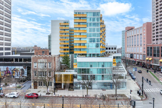 Optima Towers in Evanston, IL - Foto de edificio - Building Photo