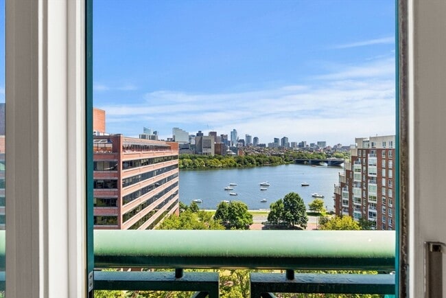 10 Rogers St in Cambridge, MA - Building Photo - Building Photo