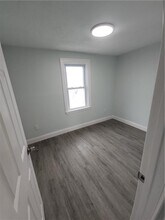 14 Catherine St in Bristol, RI - Building Photo - Building Photo