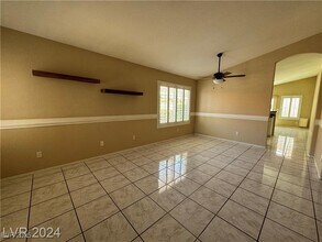 8229 W Gilmore Ave in Las Vegas, NV - Building Photo - Building Photo