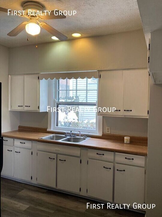 352 Illinois Ave in Dayton, OH - Building Photo