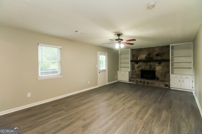 7548 Colonial Ct in Jonesboro, GA - Building Photo - Building Photo